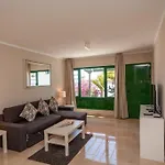 Bandama 14! 2 Bedroom Newly Renovated Bungalow, Pocillos, Puerto Del Carmen. Casa de Férias *