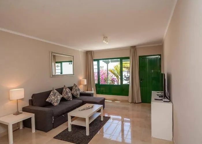 Bandama 14! 2 Bedroom Newly Renovated Bungalow, Pocillos, Puerto Del Carmen. Casa vacanze *